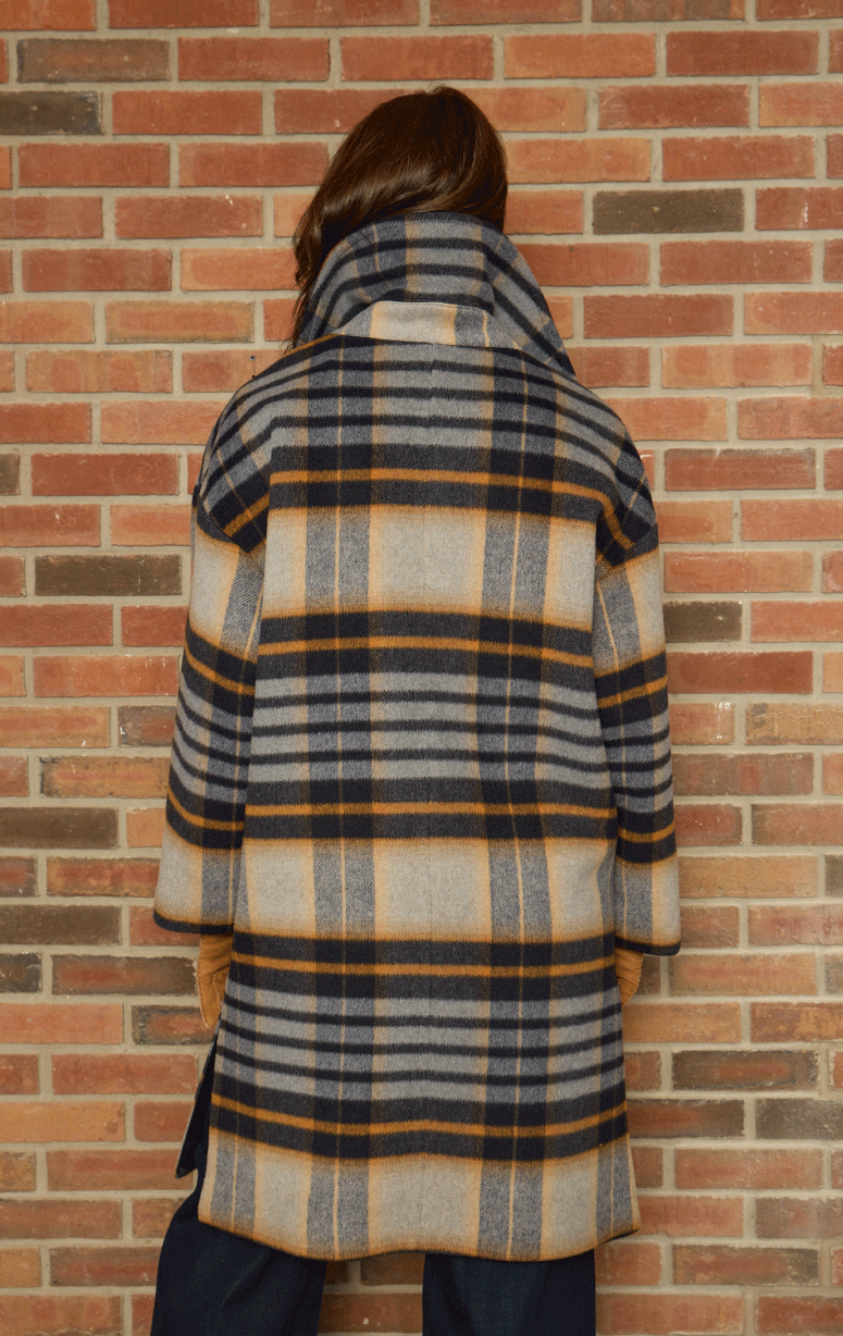HISO- Oversized Two Button Topper